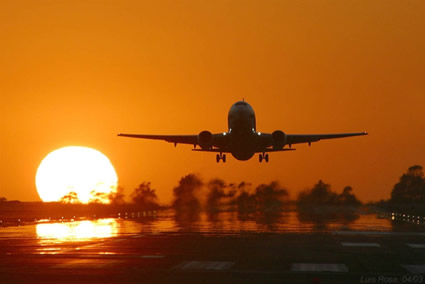 Resultado de imagem para boa viagem avião