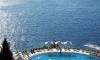 A piscina circular no Sun Gardens Hotel, em Dubrovnik, na Croácia, com vista para o mar Adriático (www.radissonblu.com/resort-dubrovnik)