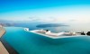 A piscina do Grace Santorini, que tem vista para a famosa caldeira da ilha grega de Mykonos (www.santorinigrace.com)
