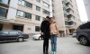 Zhang Haijing e sua filha Zhu Nuo posam do lado de fora do seu prédio na província de Gansu, na China. Zhang diz que quer que sua filha tenha um emprego estável, mas não se importa com o que ela vai fazer, desde que ela seja feliz. Já Zhu Nuo tem planos altos: quer ter um doutorado e ser professora universitária