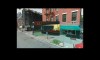O quadro "Nighthawks" foi pintado por Edward Hopper em 1942 e mostra uma esquina de Nova York. Nesta colagem, ela está sobreposta a uma imagem do mesmo local obtida por Halley através do Google Street View