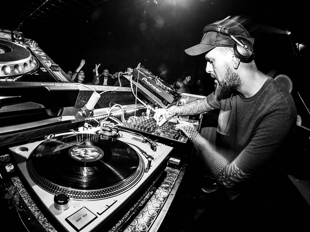 O DJ Adam Shelton é o idealizador da festa ||Créditos: Divulgação