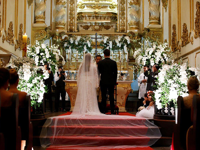 A chegada dos noivos Preta Gil e Rodrigo Godoy ao altar