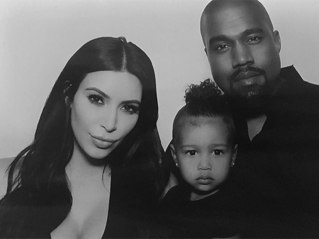 Kim Kardashian e Kanye West com a filha mais velha North, que acaba de ganhar um irmãozinho || Créditos: Reprodução Instagram