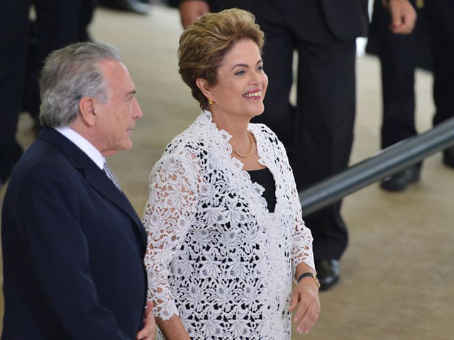 tamanho  Dilma Rousseff e do vice-presidente Michel Temer