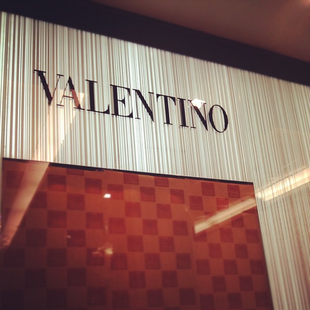 Os detalhes sobre a primeira loja da Valentino no Brasil, que abre
