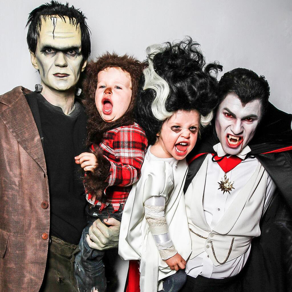 As incríveis fantasias de Halloween da família moderna de Neil Patrick -  Glamurama