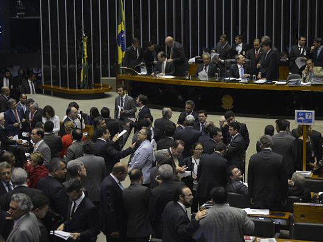 Em votação no plenário, deputados mantiveram o veto de Dilma ao reajuste do Judiciário