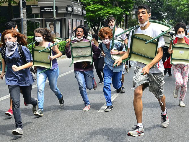 Onda de protestos de estudantes contra a reforma nas escolas públicas levou Alckmin a recuar
