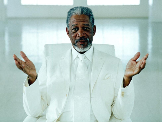 Morgan Freeman como Deus em "Todo Poderoso", de 2003. Nada como ele para guiar seu carro
