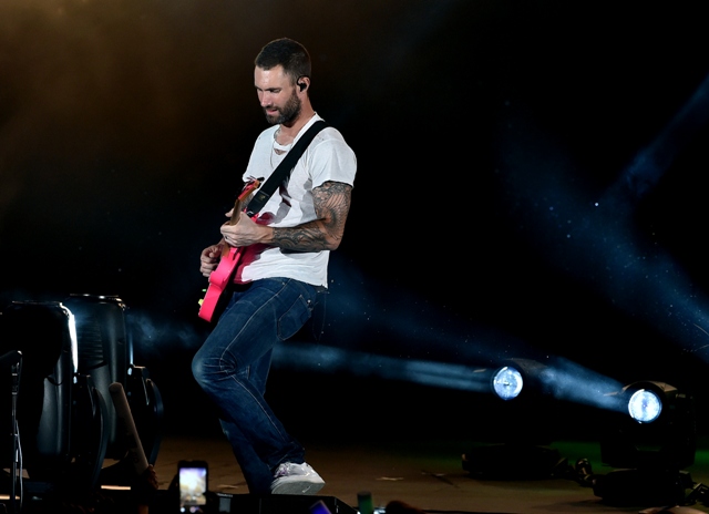 Adam Levine durante show do Maroon 5 em 2015