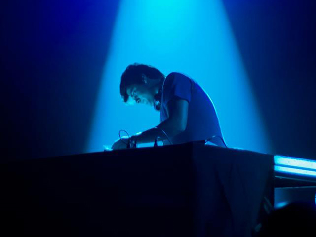 DJ Lele tocando no Vivo Rio