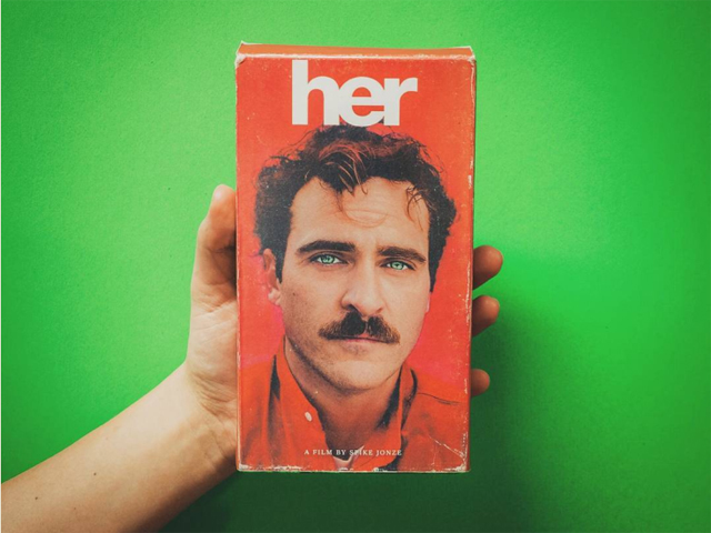 O pôster do filme "Her" transformado em VHS