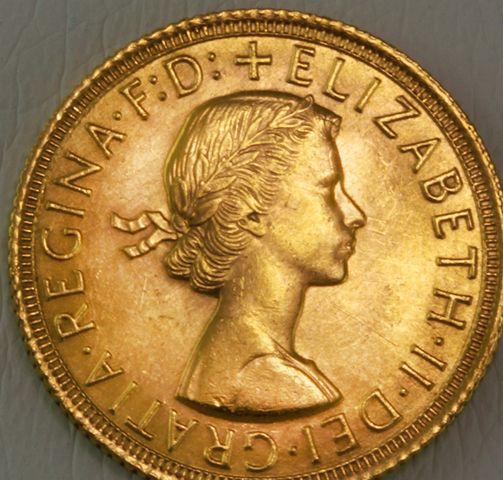 Moeda de feita em ouro com o rosto da rainha Elizabeth || Créditos: Divulgação