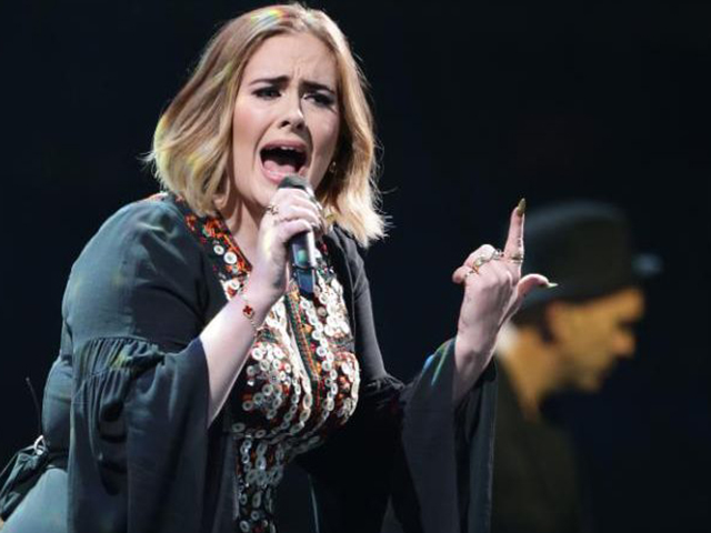 Adele nesse sábado no Glastonbury Festival