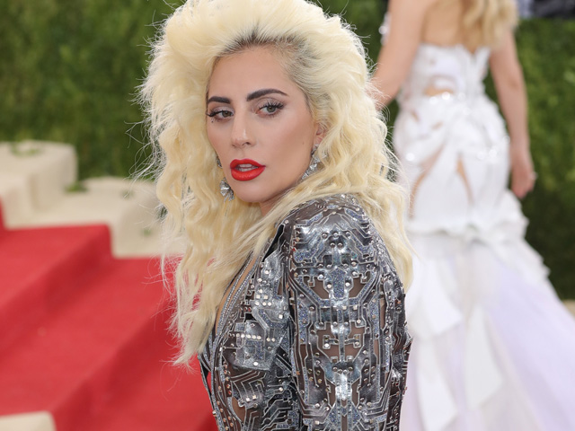 Lady Gaga no red carpet do MET Ball
