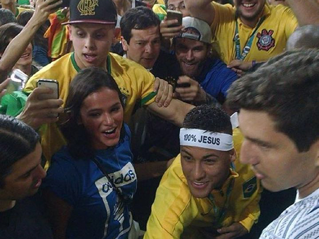 Bruna e Neymar Jr.: clima de romance após a vitória do Brasil contra a Alemanhã e o ouro olímpico || Créditos: Reprodução Instagram