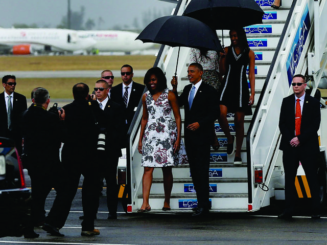 Família Obama desembarca em Cuba || Créditos: Getty Images