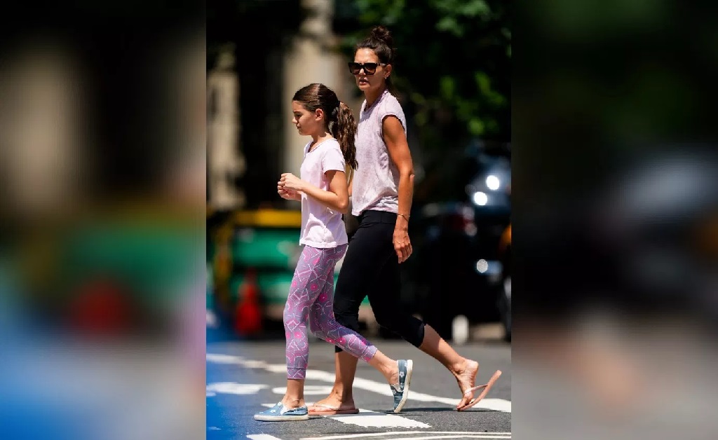 Filha De Katie Holmes E Tom Cruise Suri Cruise Quebra A Internet Por Causa Da Semelhança Com 