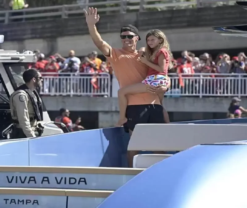 Tom Brady's blinged-out yacht 'Viva a Vida' 