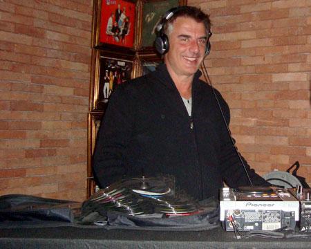 Chris Noth: DJ no Rio