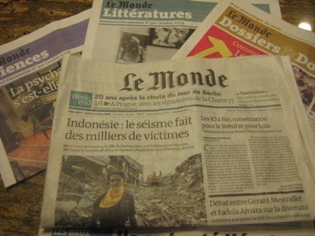 Le Monde: afundado em dívidas