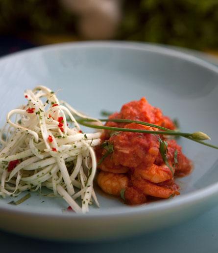 Espaguete de pupunha com tomate e camarão: delícia light