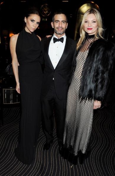 Victoria Beckham, Marc Jacobs e Kate Moss: trio animado na noite de premiação do British Fashion Awards 2011